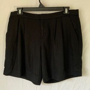 Old Navy Mid-Rise Black Shorts Size 14